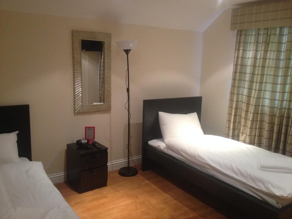 The Greyhound Cottage Chigwell Extérieur photo