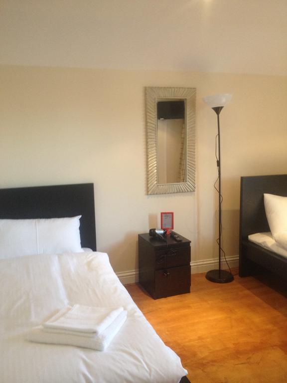 The Greyhound Cottage Chigwell Extérieur photo