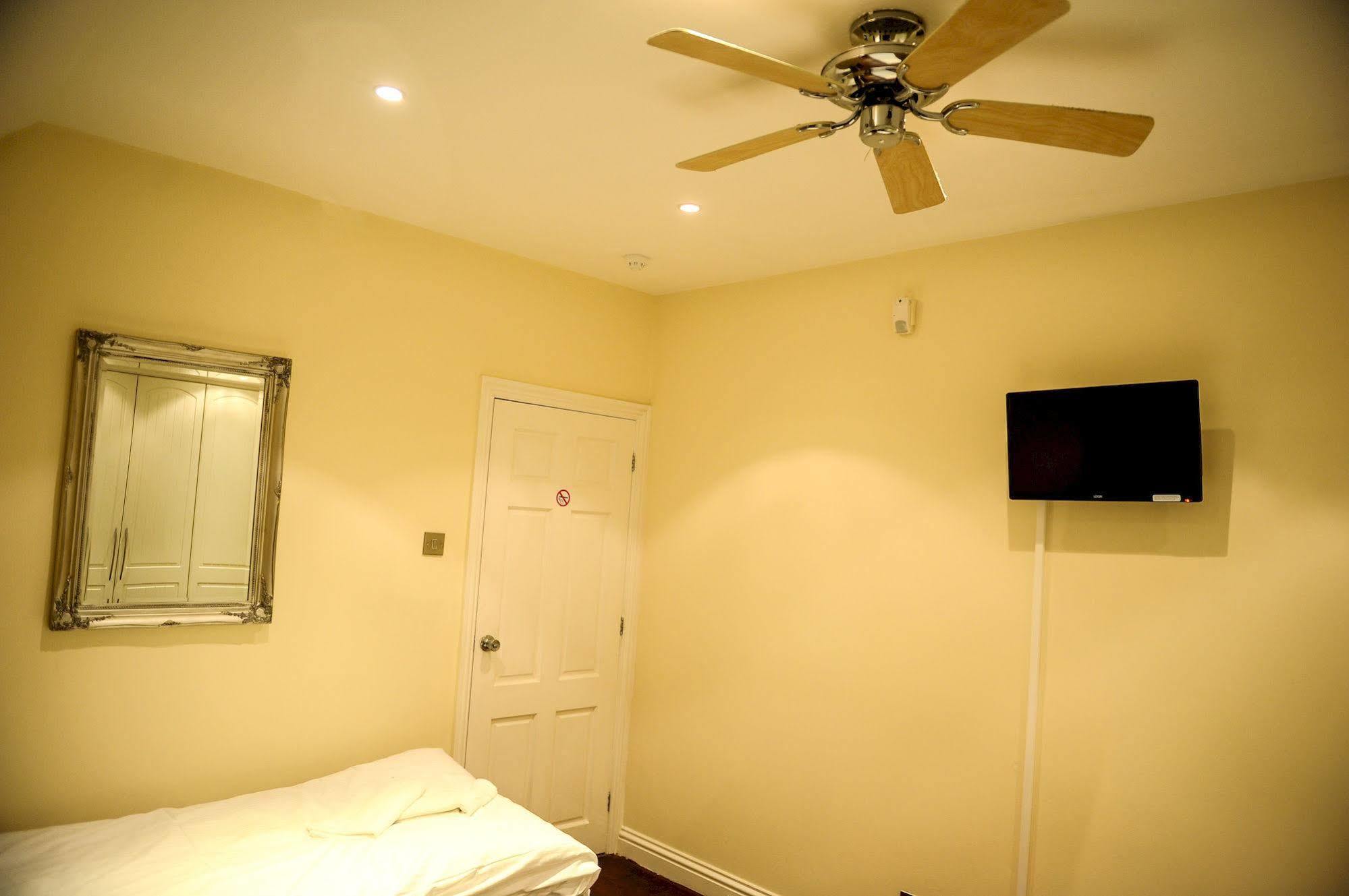 The Greyhound Cottage Chigwell Extérieur photo