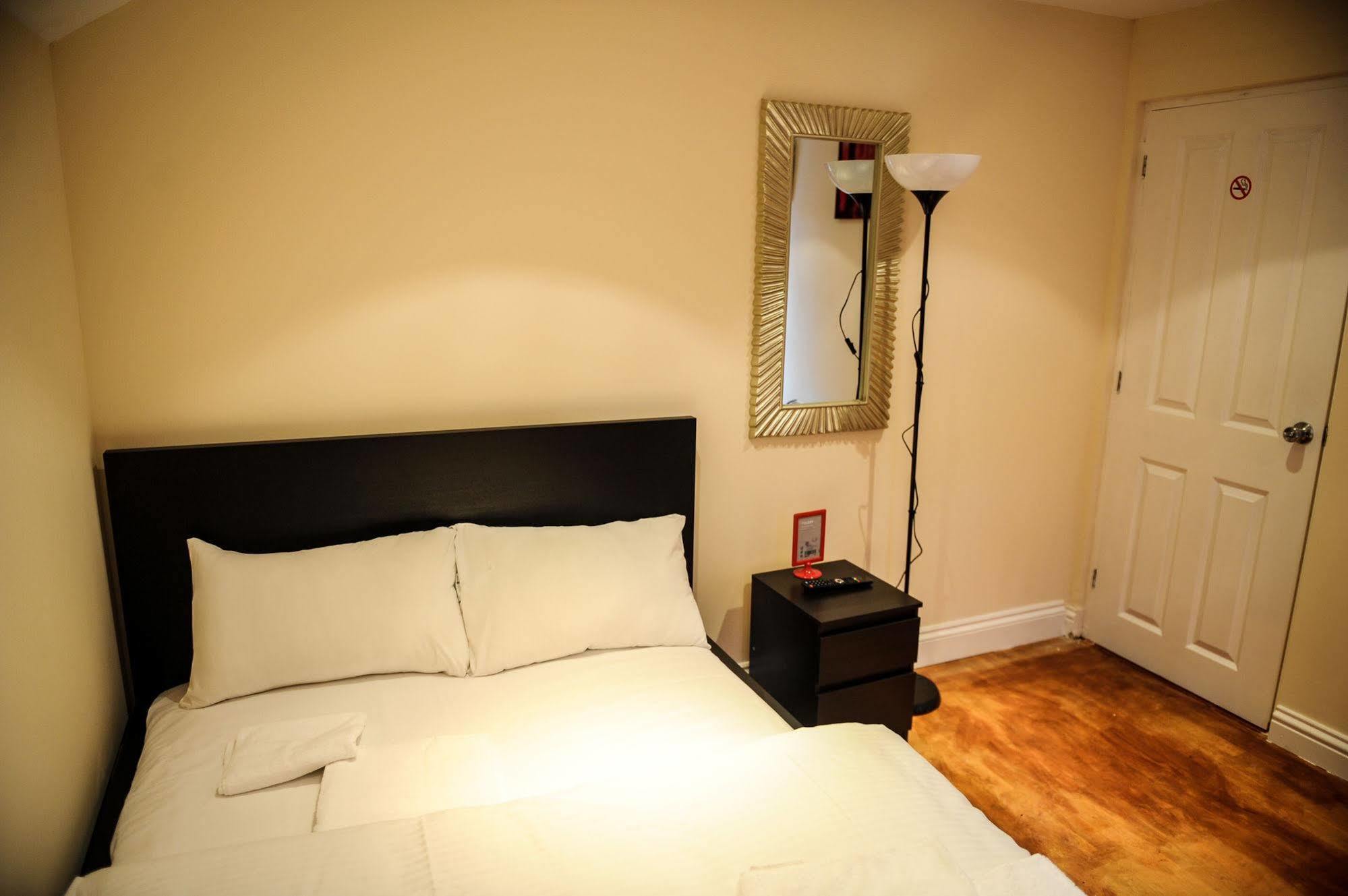 The Greyhound Cottage Chigwell Extérieur photo