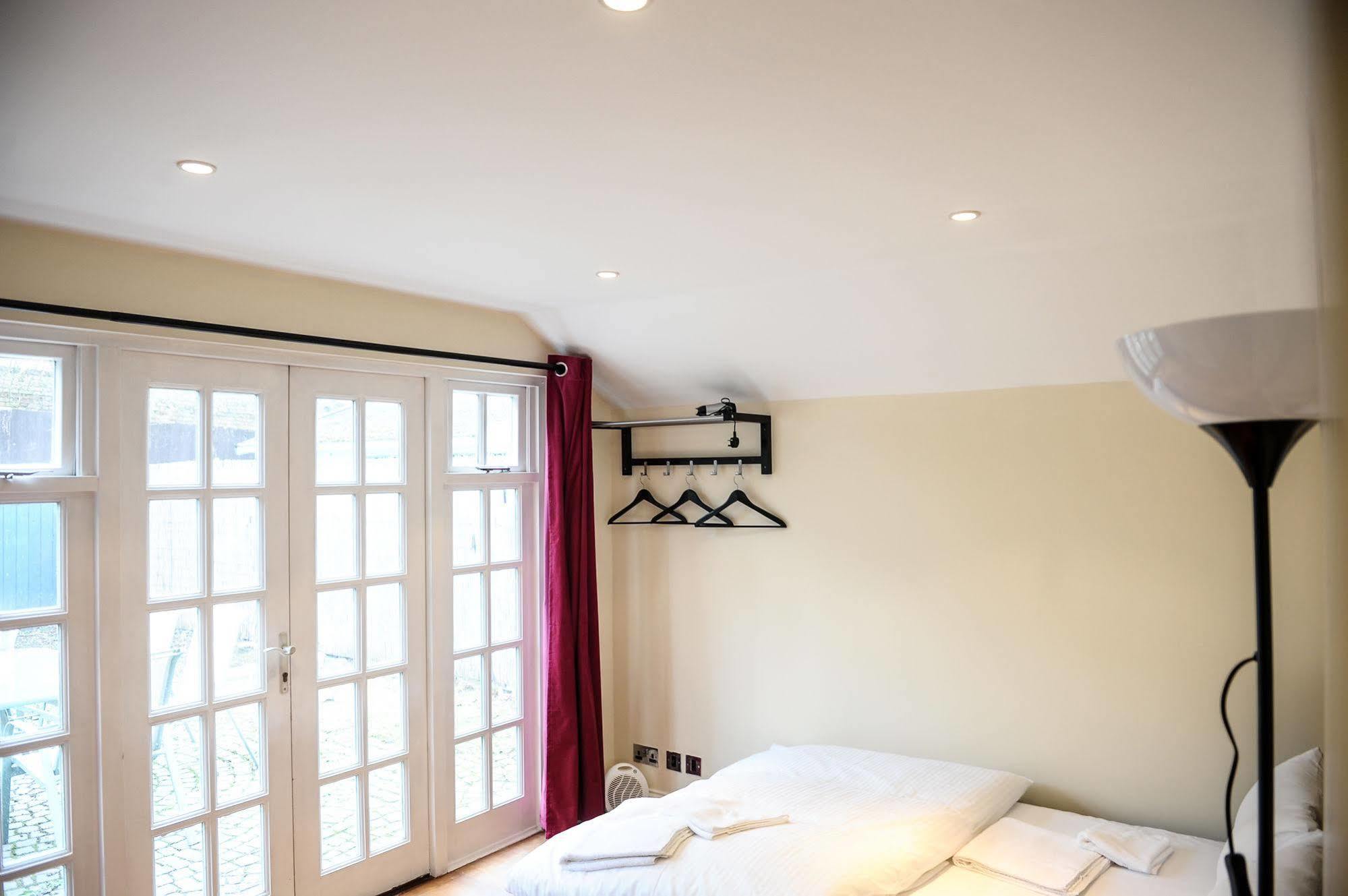 The Greyhound Cottage Chigwell Extérieur photo